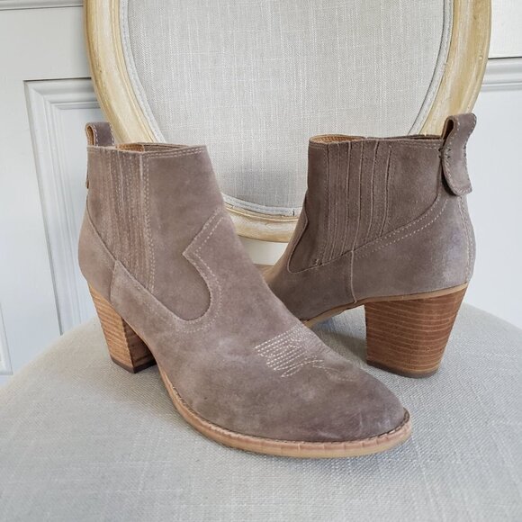 NEW Dolce Vita Taupe Suede Western Toe Stitched Chelsea Ankle Stack Heel Bootie - Picture 13 of 14